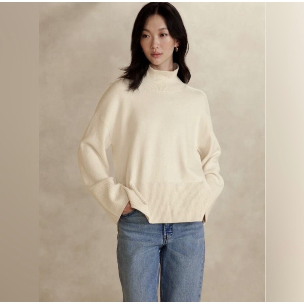 Banana Republic Turtleneck Mock Neck Wide Sleeve Sweater Cream Medium NWT‎